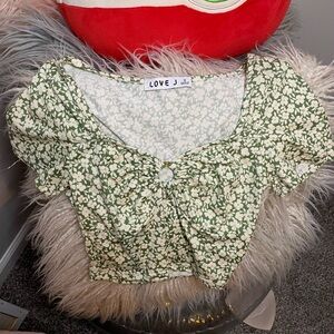 Short sleeve crop top